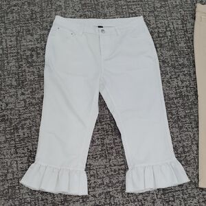 White Cropped Ankle Jeans with Ruffle Hem